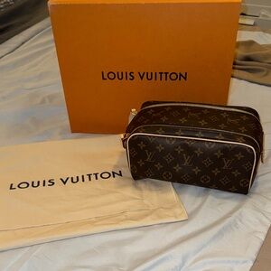 PERFECT CONDITION!!! NEVER BEEN USED!!!!!Louis Vuitton Dark Brown Monogram Pouch